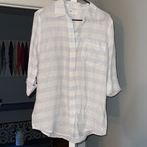 *never worn* light weight gap button down top